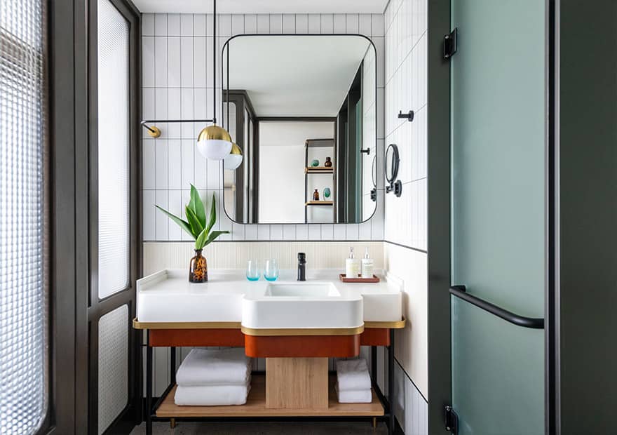 Avani Lanexang Vientiane Deluxe room bathroom