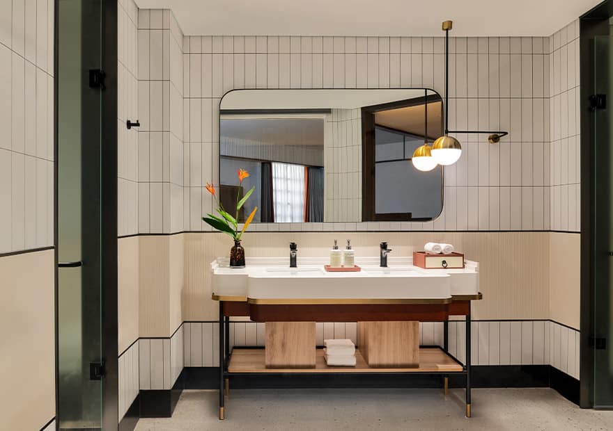 Avani Lanexang Vientiane Deluxe Suite Bathroom
