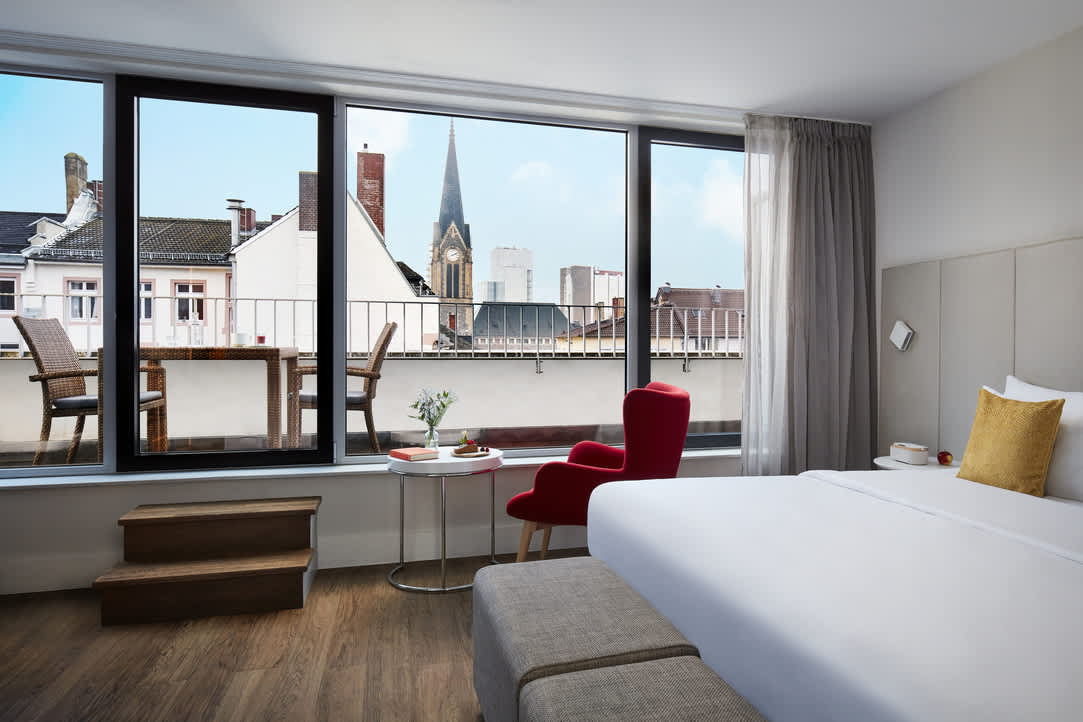Inside the guestroom of Avani Frankfurt City Hotel 