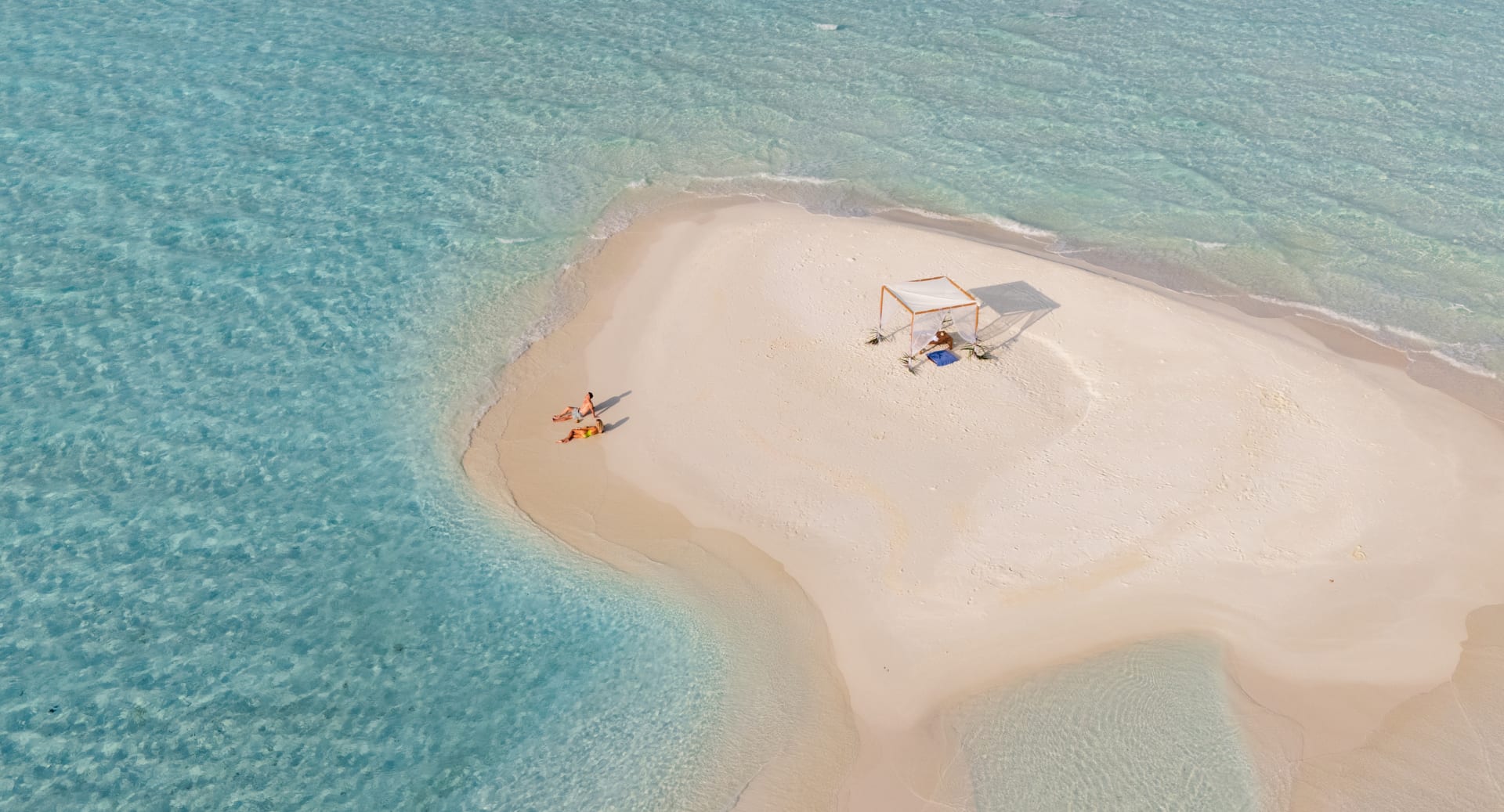 Picnic on the sandbank - Avani+ Fares Maldives