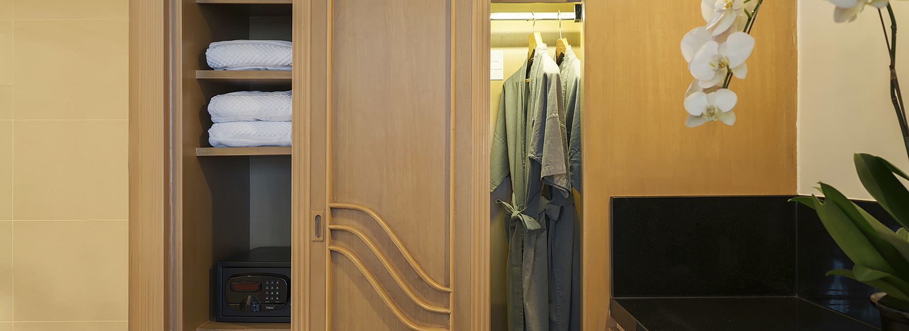 AVANI CORNER SUITE
