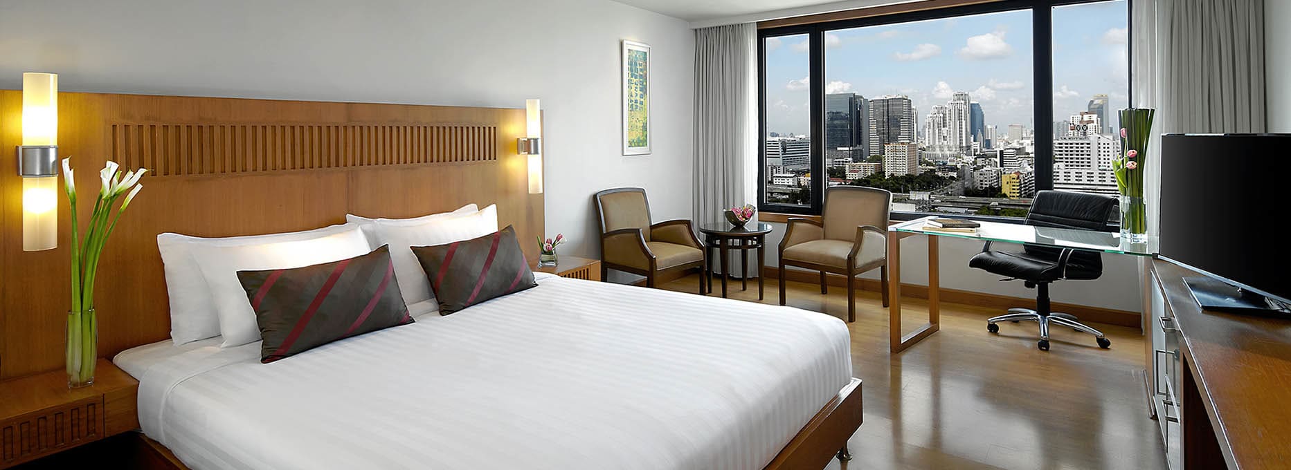 AVANI DELUXE SKYLINE ROOM