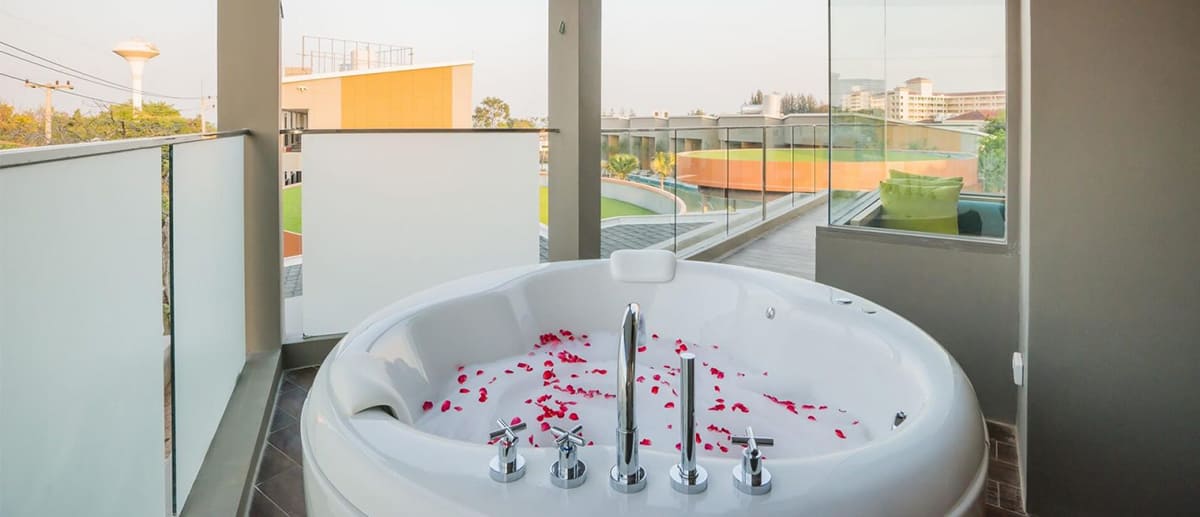 Hua Hin Hotel with Private Jacuzzi | AVANI Hua Hin Deluxe ...