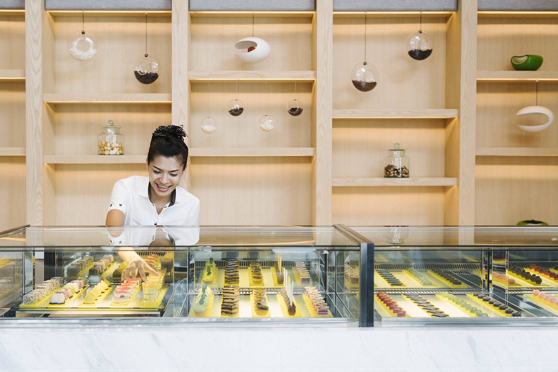 AVANI Riverside Bangkok Cake shop interior