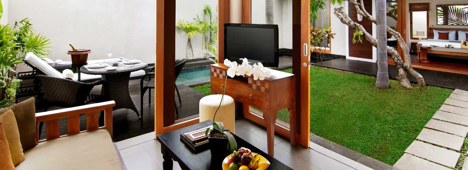 ONE BEDROOM LIVING ROOM